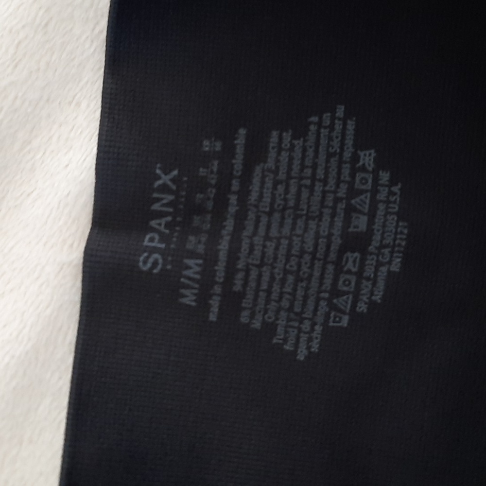 SPANX Look at Me Now crop seemless leggings in black camo - Picture 9 of 11